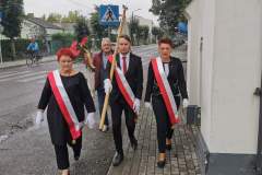 2022.09.09-1-POCZET-SZTANDAROWY-PRZED-CMENTARZEM-